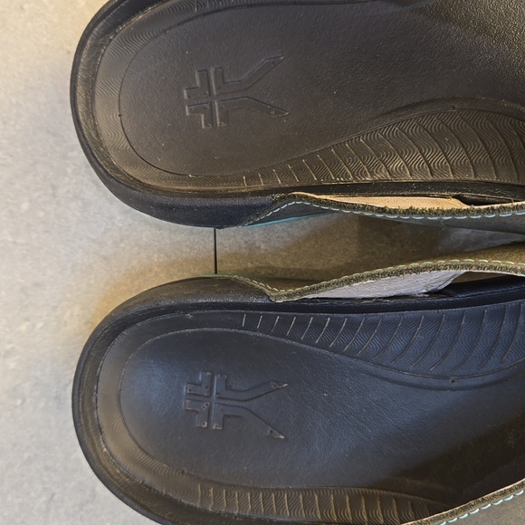 Kuru black, dark brown, and teal suppoertive thong flip flop sandals, size 8 - Picture 5 of 11